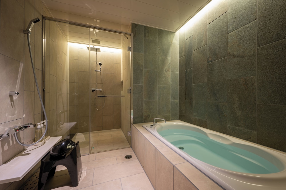 エグゼクティブ ツインルーム ダブルベッド 2 台 禁煙 リバービュー バスルーム0 | 新潟グランドホテル