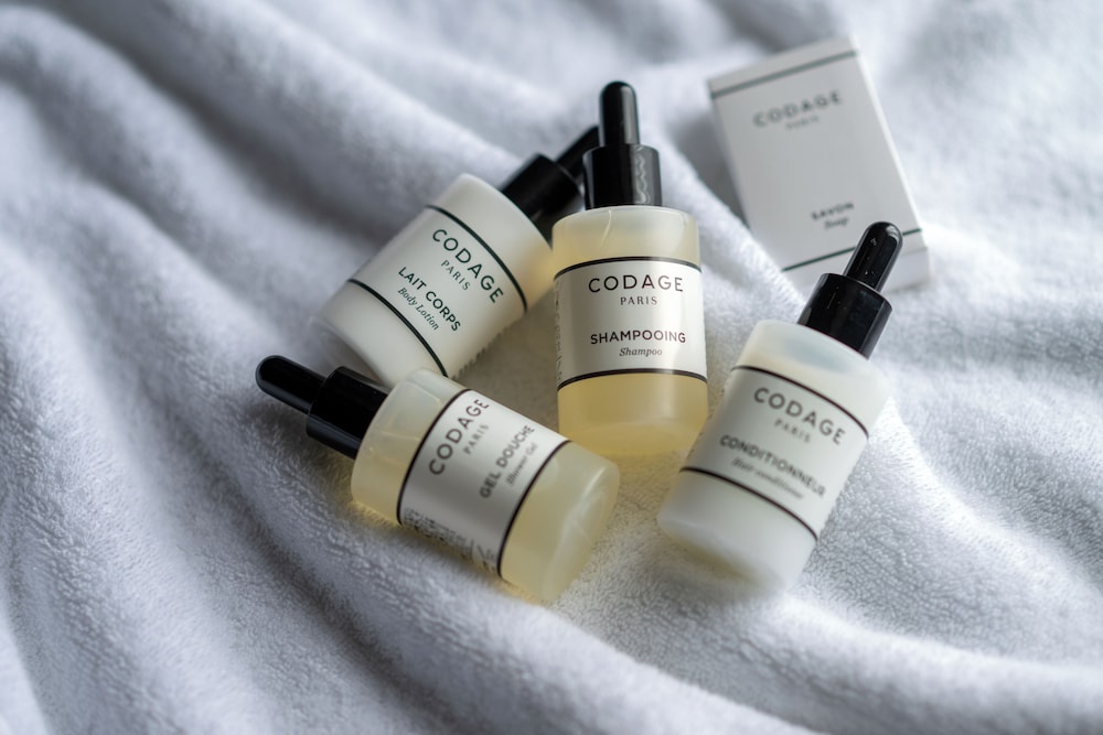 ラグジュアリー ツインルーム ダブルベッド 2 台 禁煙 客室の設備とサービス1 | 新潟グランドホテル