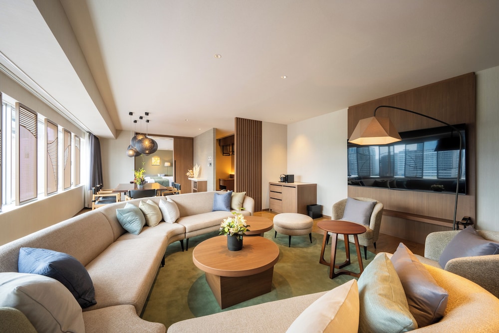 グランド スイート ベッド (複数台) 禁煙 リバービュー 客室2 | 新潟グランドホテル