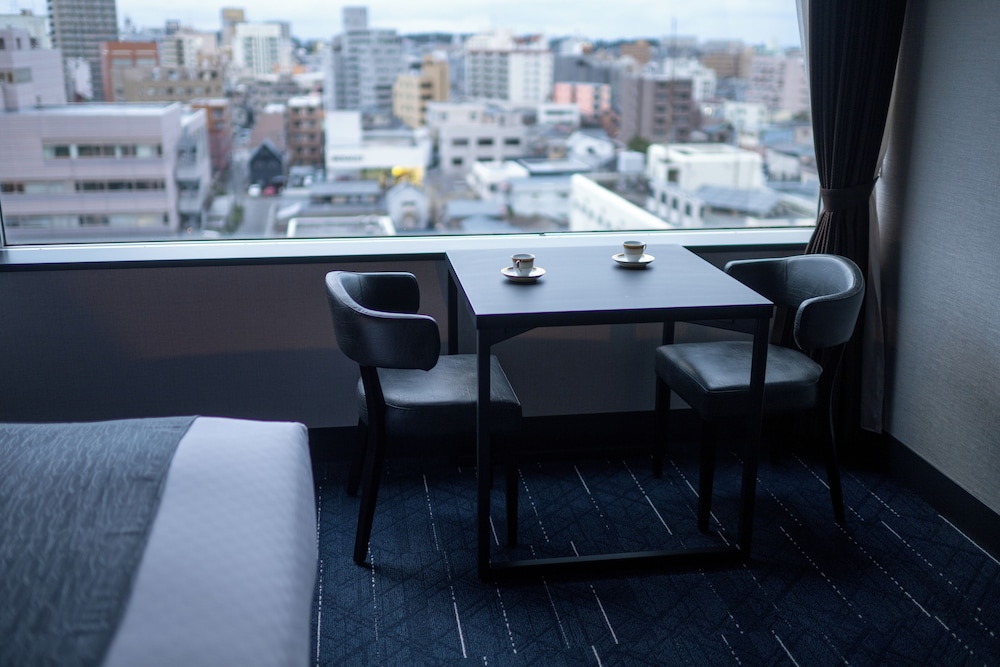 ラグジュアリー ツインルーム ダブルベッド 2 台 禁煙 部屋からの景観0 | 新潟グランドホテル