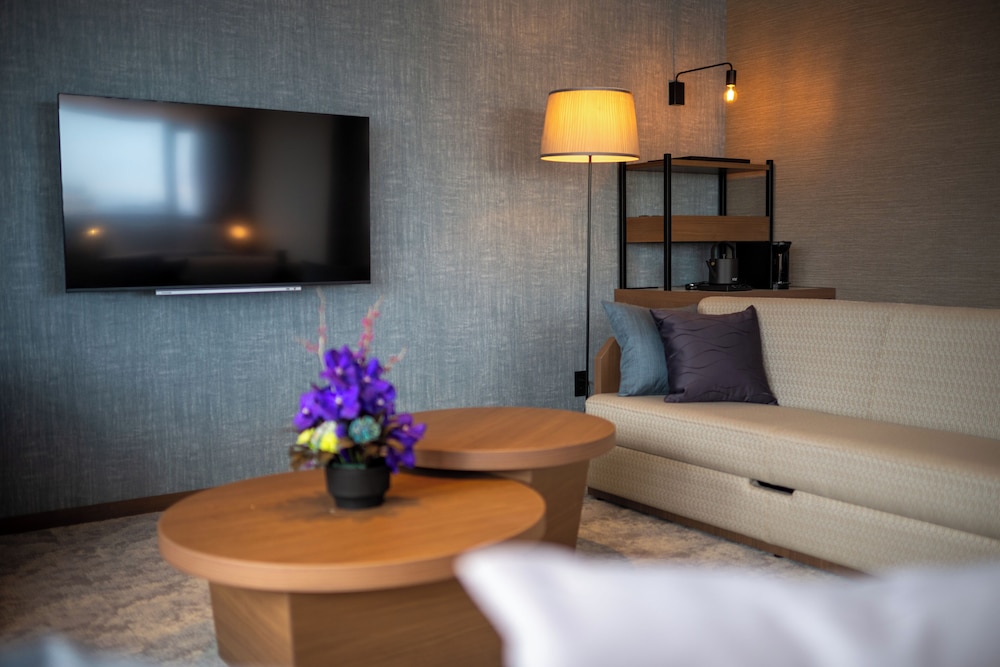 エグゼクティブ ツインルーム ダブルベッド 2 台 禁煙 リバービュー リビング エリア0 | 新潟グランドホテル