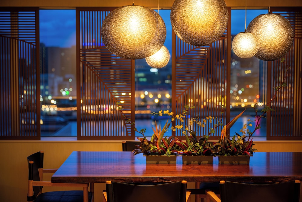 グランド スイート ベッド (複数台) 禁煙 リバービュー 客室内のダイニングエリア0 | 新潟グランドホテル