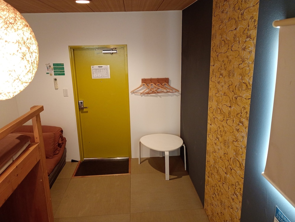 トリプルルーム 共用バスルーム (チェックイン午後10時まで) 客室6 | ジェイホッパーズ大阪ユニバーサル