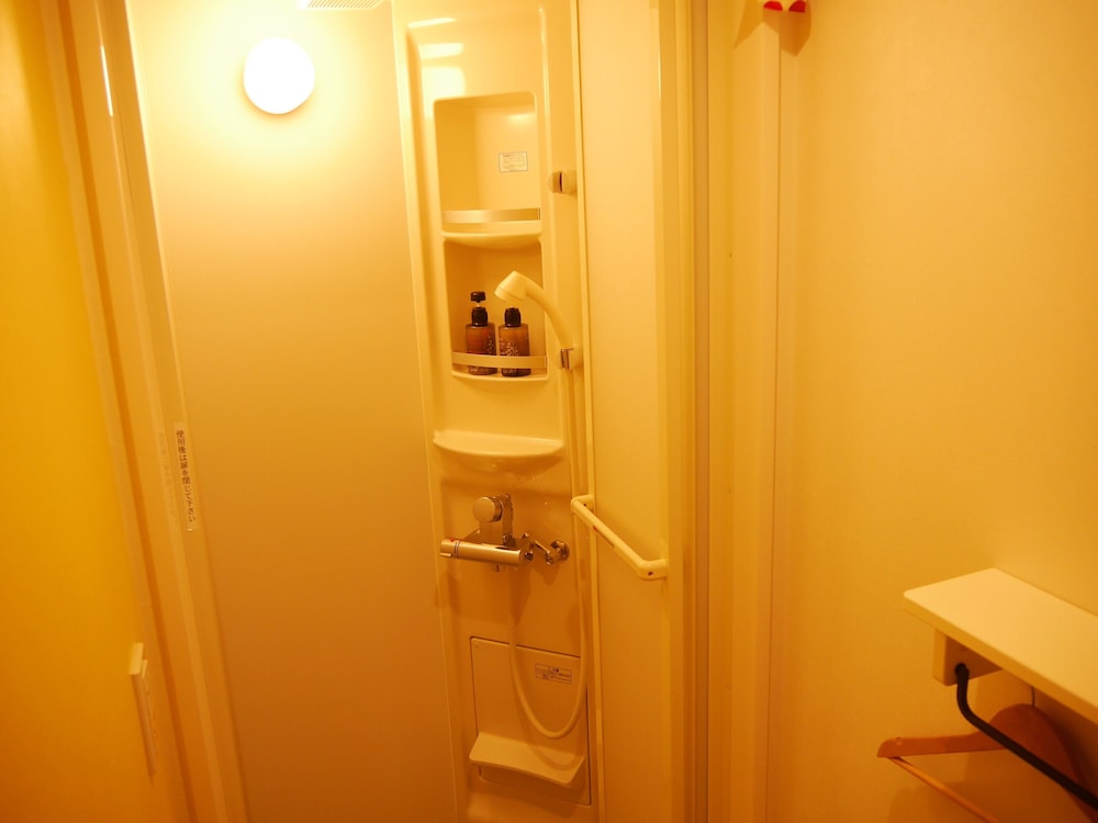 ツインルーム 共用バスルーム (チェックイン午後10時まで) バスルーム0 | ジェイホッパーズ大阪ユニバーサル