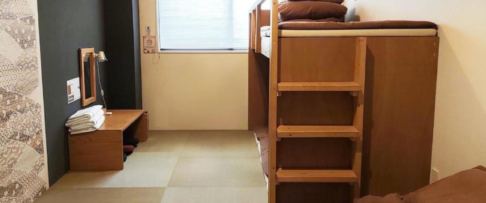 トリプルルーム 共用バスルーム (チェックイン午後10時まで) 客室3 | ジェイホッパーズ大阪ユニバーサル