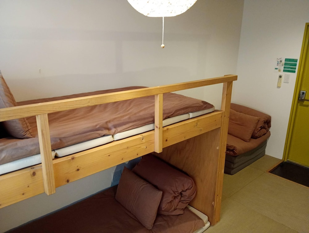 トリプルルーム 共用バスルーム (チェックイン午後10時まで) 客室5 | ジェイホッパーズ大阪ユニバーサル