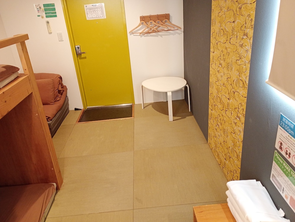 トリプルルーム 共用バスルーム (チェックイン午後10時まで) 客室7 | ジェイホッパーズ大阪ユニバーサル