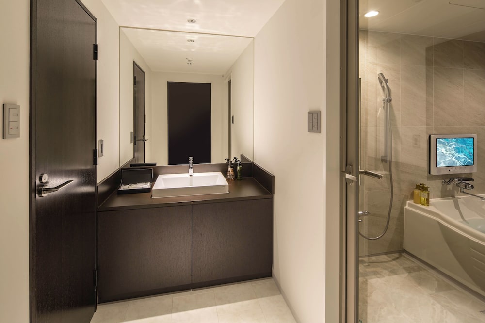 アーティストルーム711 客室1 | ホテル ザ グランデ心斎橋