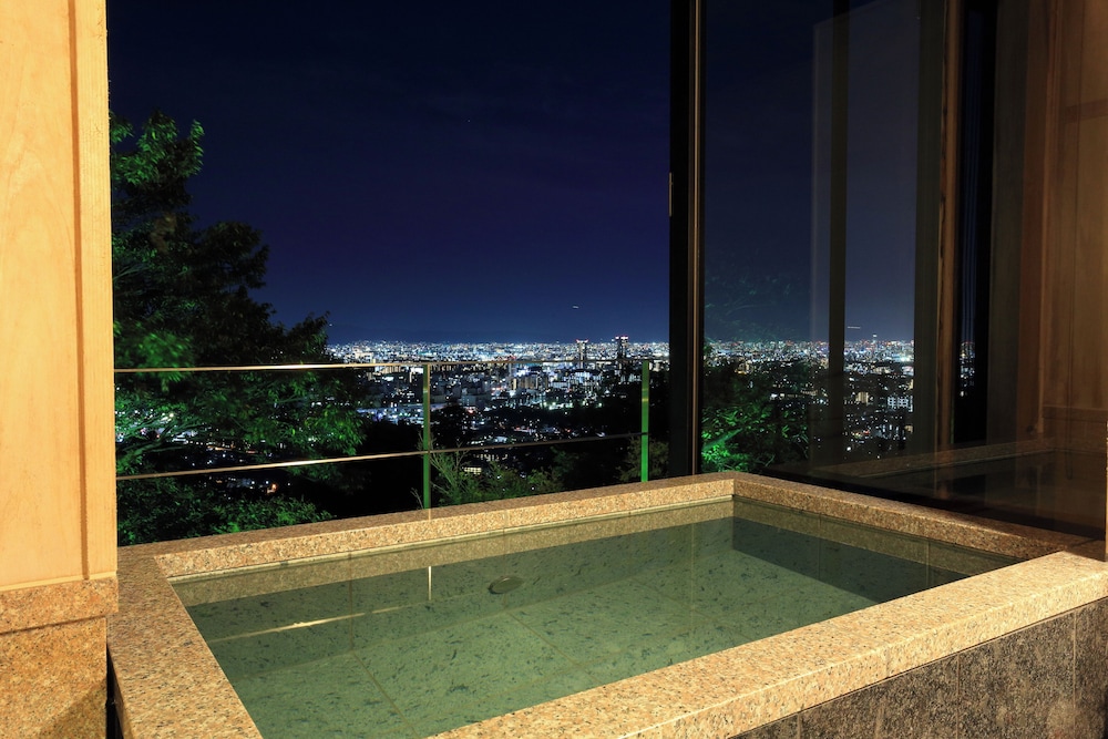 展望風呂付特別室 -山椿- バスルーム0 | 山荘 風の杜