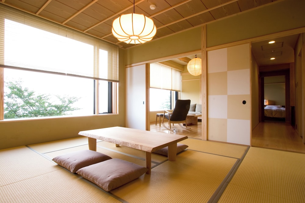 展望風呂付特別室 -山椿- 客室1 | 山荘 風の杜