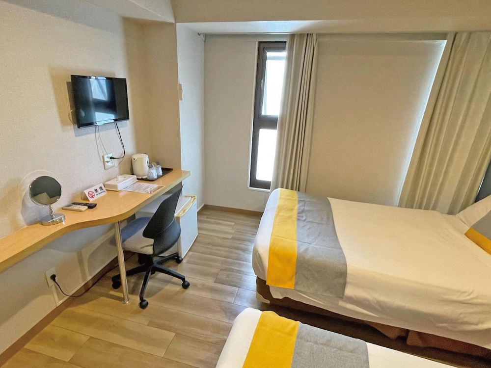 ツインルーム (セミダブル + シングル) 禁煙 客室3 | ビクトリアホテル