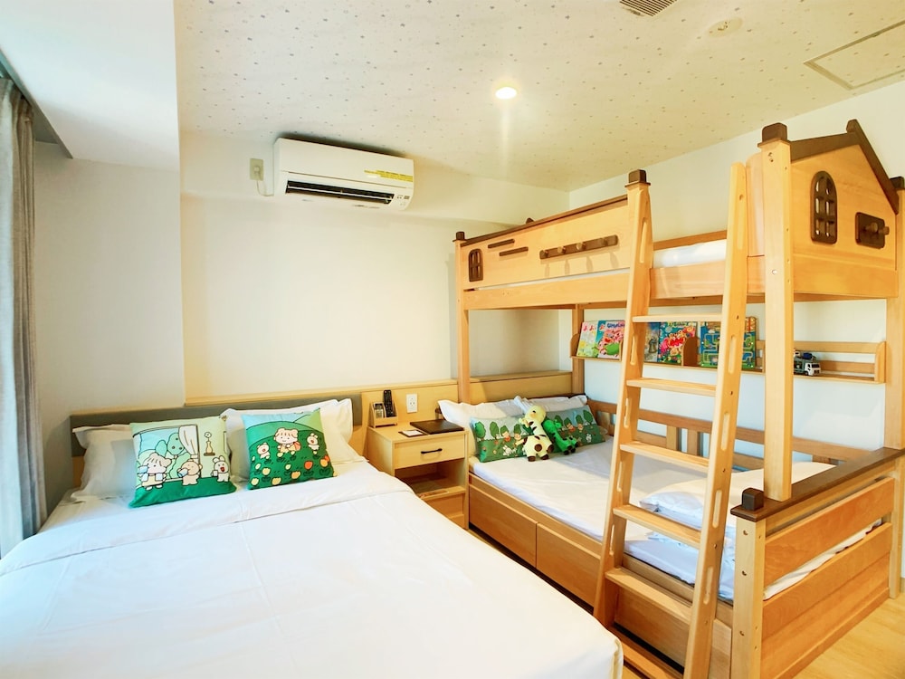 ファミリー ファイブルーム 禁煙 客室2 | ビクトリアホテル