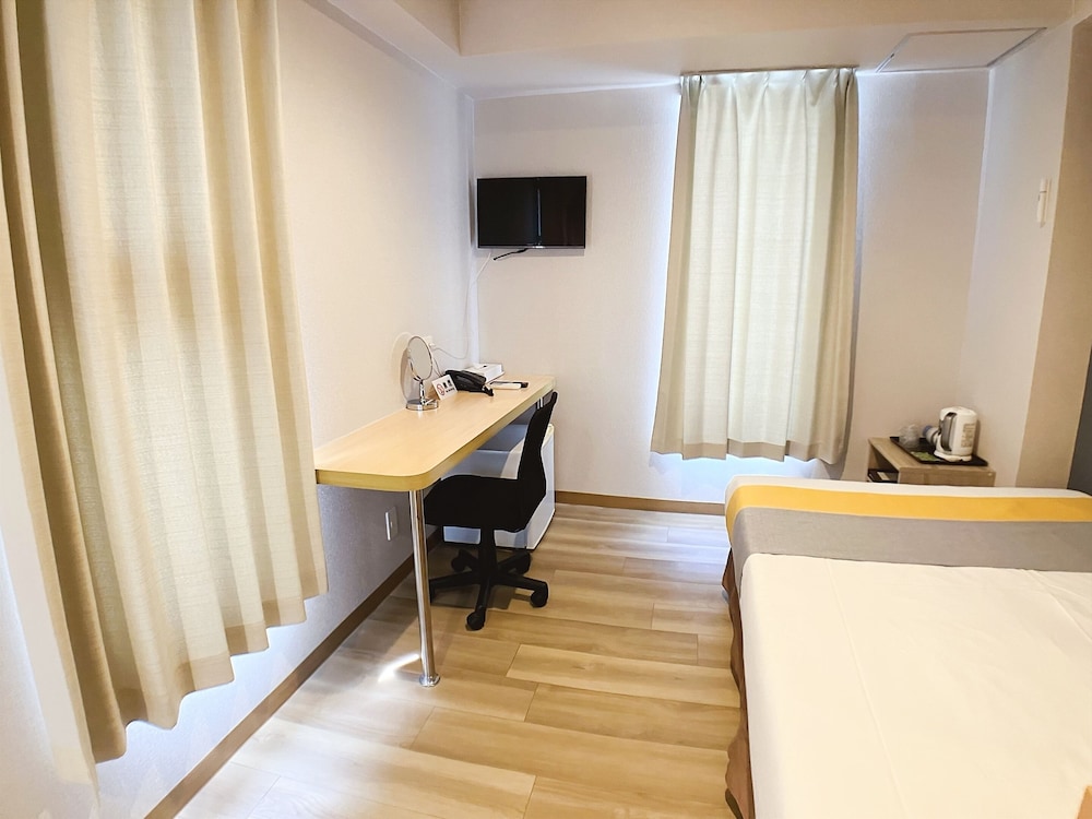 セミダブルルーム 客室2 | ビクトリアホテル