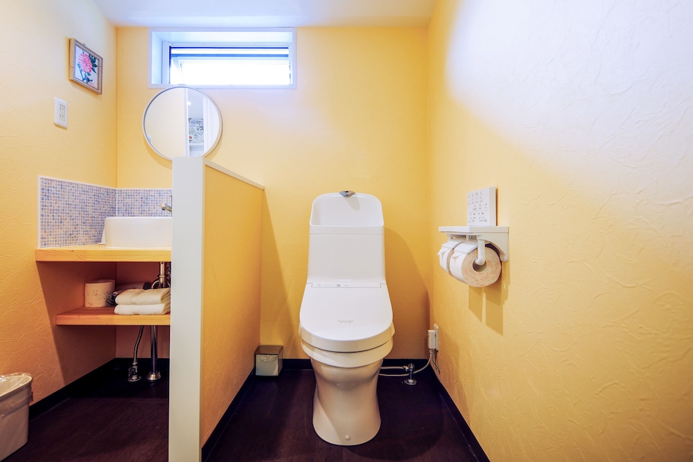 エコノミー ダブルルーム バスルーム1 | Hotel WELLIES