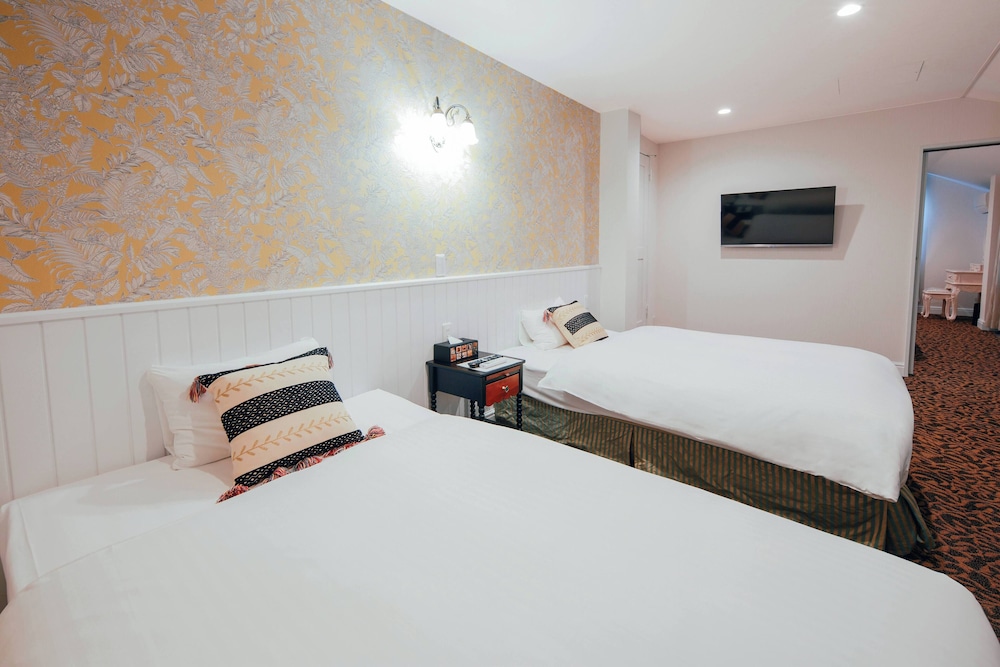 デラックス ファミリールーム 2F 客室3 | Hotel WELLIES