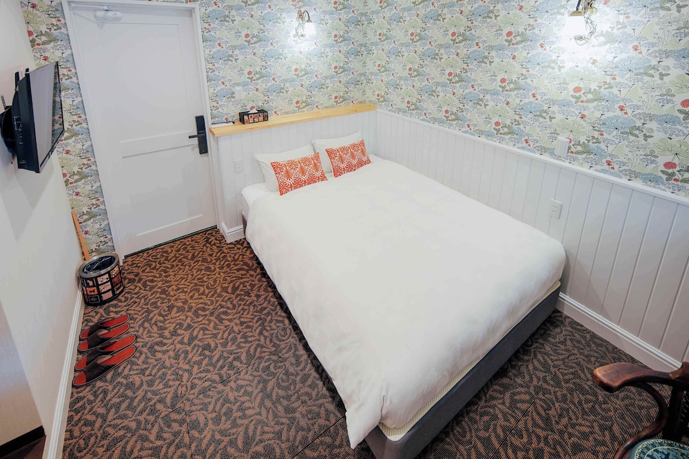 エコノミー ダブルルーム 客室1 | Hotel WELLIES