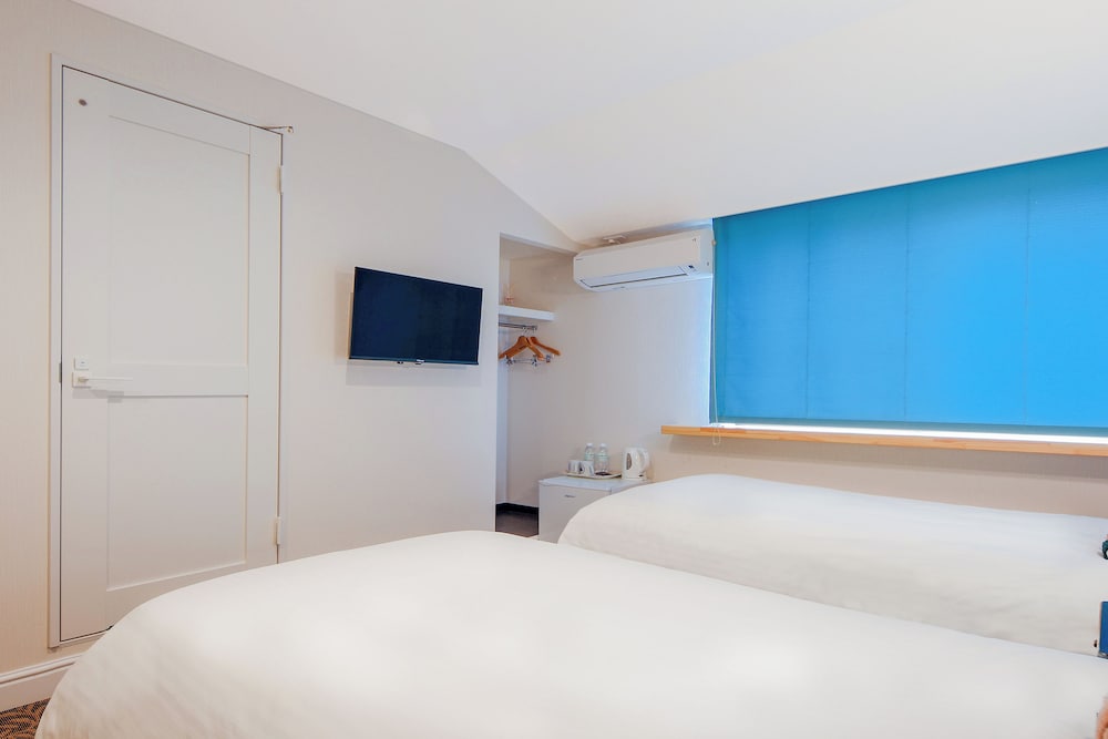 Economy Twin Room 客室2 | Hotel WELLIES