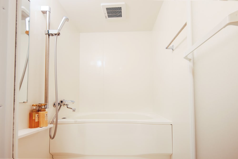 Economy Twin Room バスルーム0 | Hotel WELLIES