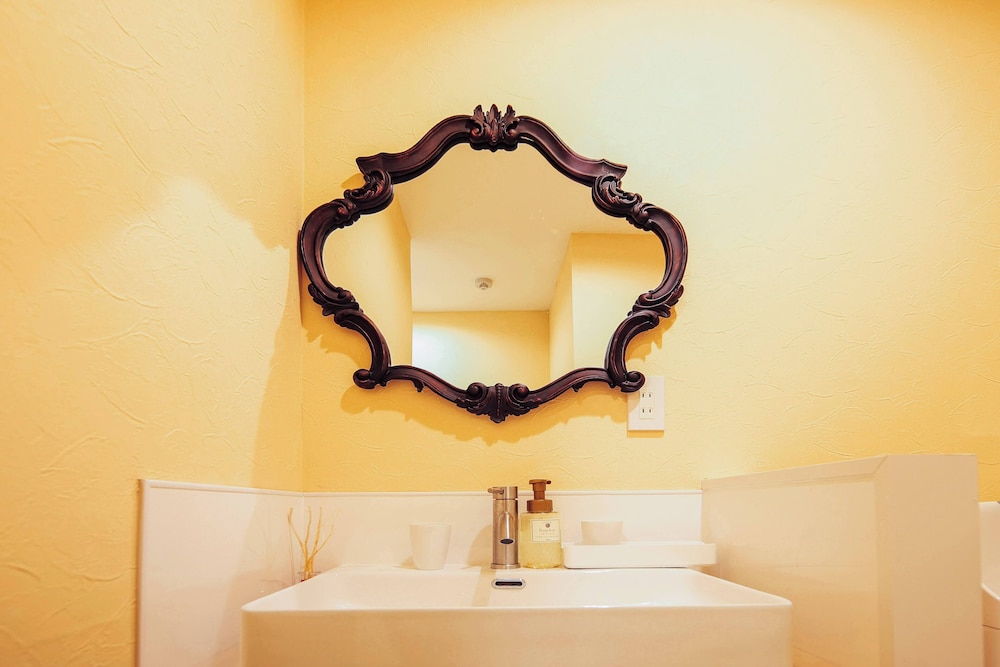 スタンダード トリプルルーム 1F バスルーム1 | Hotel WELLIES