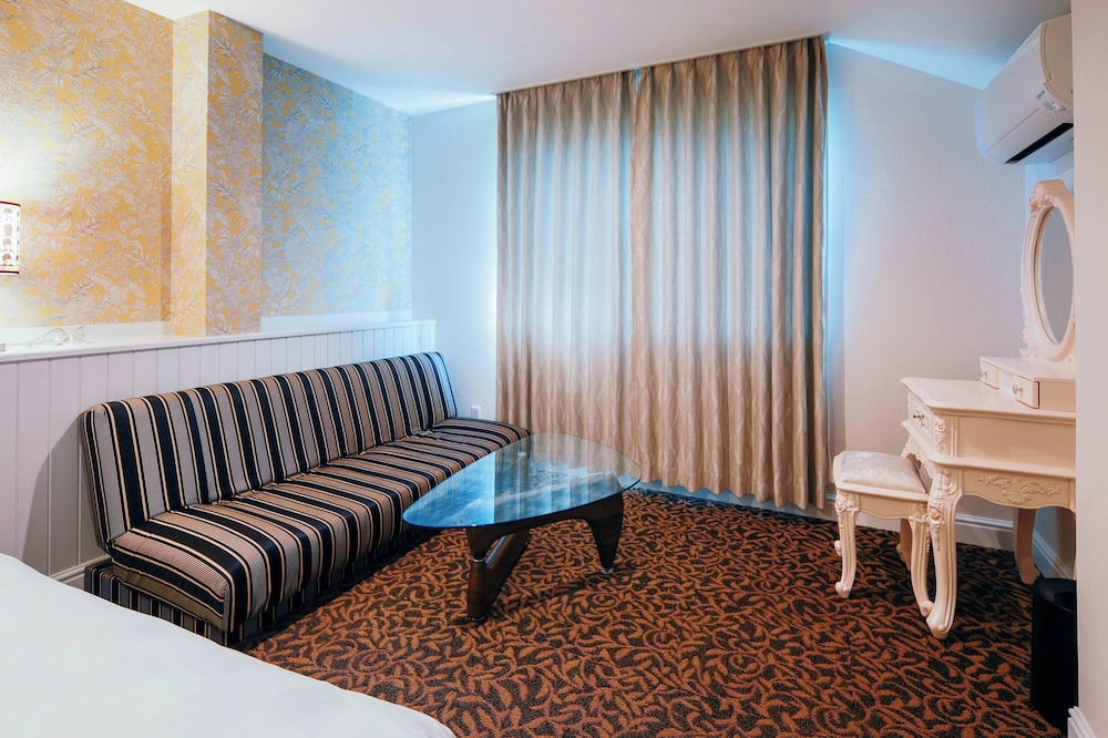 デラックス ファミリールーム 2F 客室6 | Hotel WELLIES