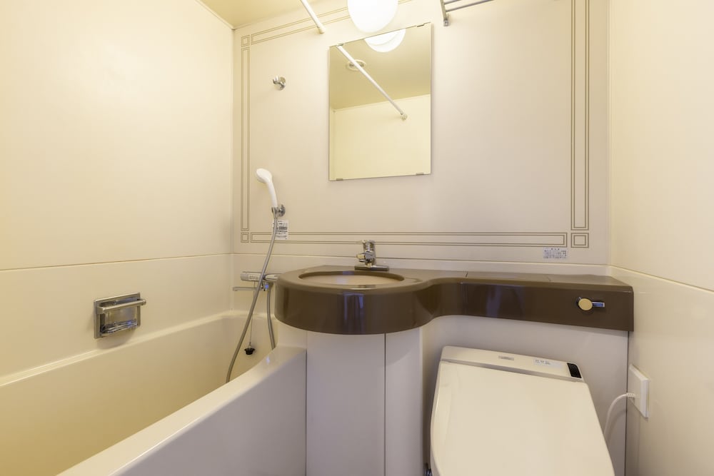 [禁煙] セミダブルルーム バス/トイレ付 客室3 | シティホテル エアポートインプリンス