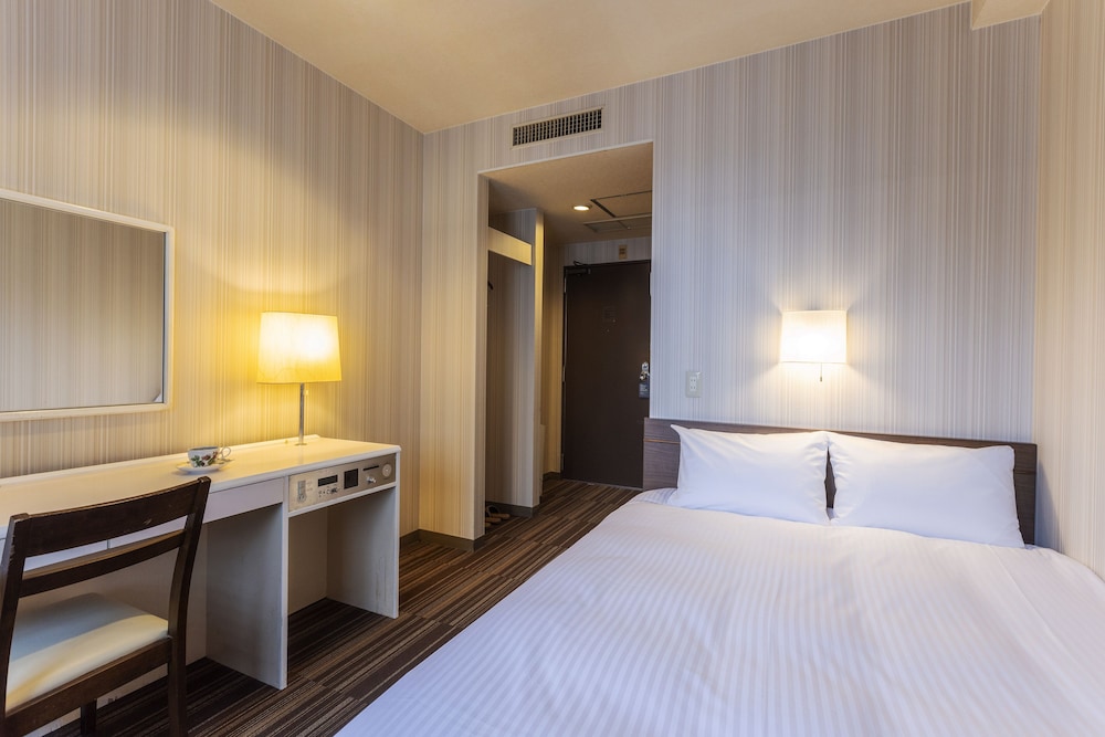 [禁煙] ダブルルーム バス/トイレ付 | シティホテル エアポートインプリンス
