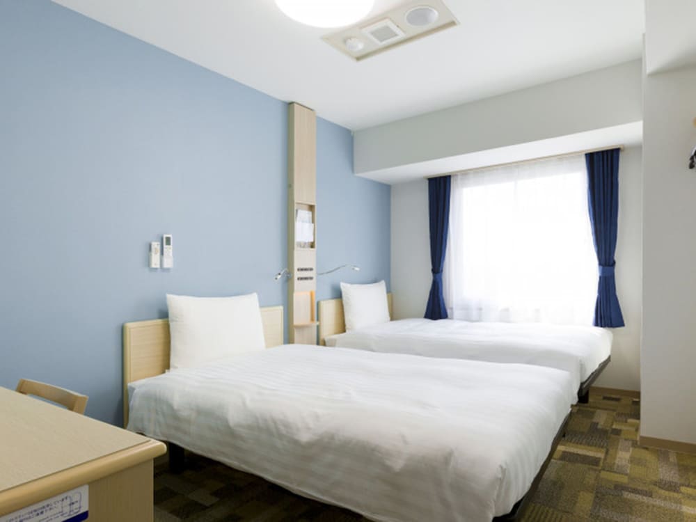 スタンダードツインルーム 喫煙可 (電子タバコ専用) | 東横 INN 名古屋駅桜通口新館