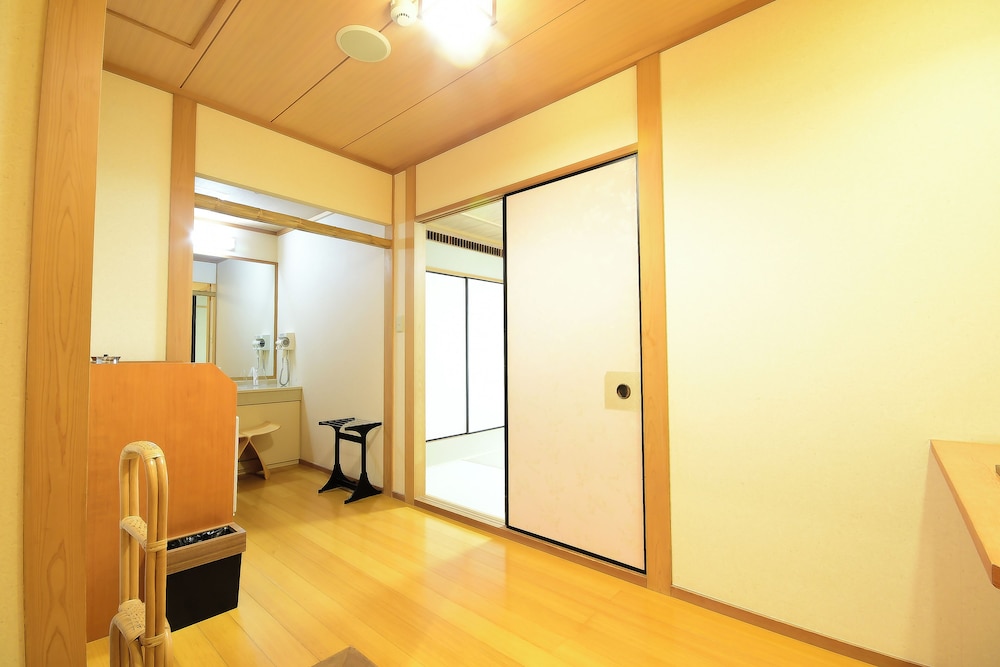 スーペリア ルーム 禁煙 ガーデンビュー 客室2 | 総持院