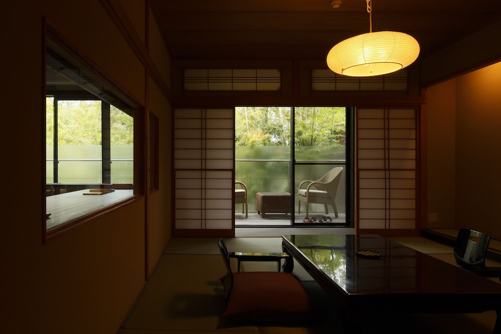 かたくり 客室内のダイニングエリア0 | きたの風茶寮