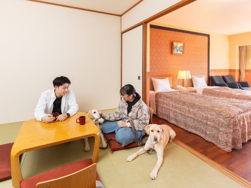[ドッグフレンドリールーム] スタンダード和洋室 (禁煙) 客室3 | ほったらかしの宿 ゆうふり伊豆高原
