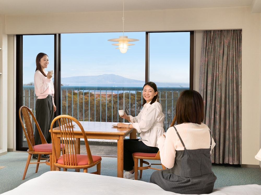 [オーシャンビュー] スタンダード和洋室 (禁煙) 客室2 | ほったらかしの宿 ゆうふり伊豆高原
