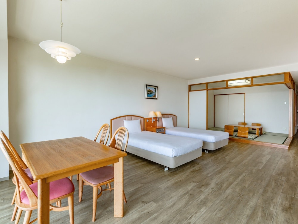 [オーシャンビュー] スタンダード和洋室 (禁煙) 客室1 | AMBIENT 伊豆高原コンドミニアム