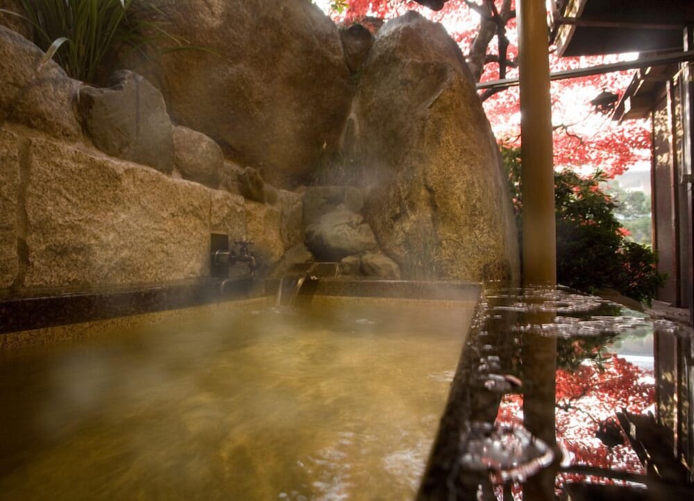 和室　スーペリアルーム　（露天風呂付）　庭園側（一名利用不可） | 銘石の宿 かげつ