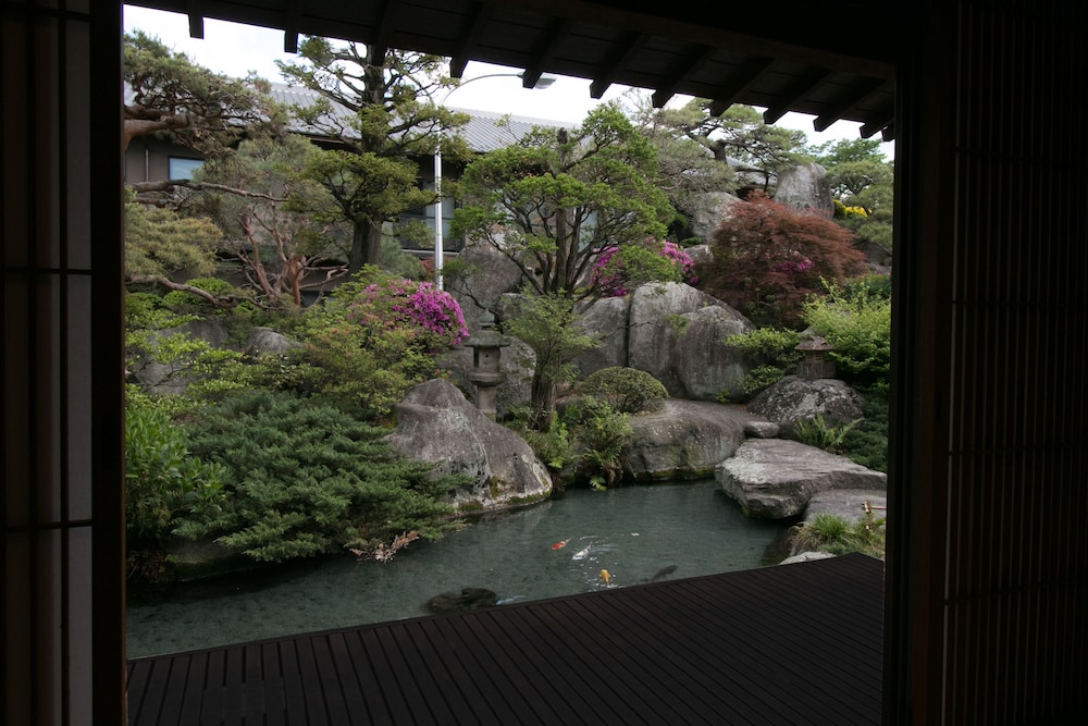 和室 スーペリアルーム 庭園側(一名利用不可) 部屋からの景観1 | 銘石の宿 かげつ