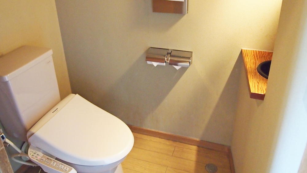 和洋室 15畳(掘りごたつ付き) 客室の設備とサービス0 | 石和びゅーほてる