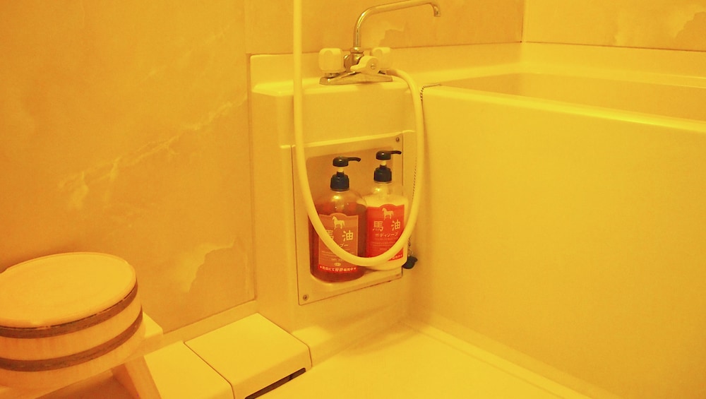 和洋室 15畳(掘りごたつ付き) バスルームのシャワー0 | 石和びゅーほてる