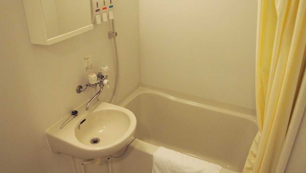 ツイン洋室 深めの浴槽0 | 春日居びゅーほてる