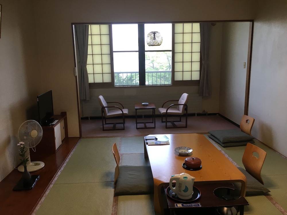 和室 (湖水側) 禁煙 | 奥札幌の秘湯 湖畔の宿支笏湖 丸駒温泉旅館