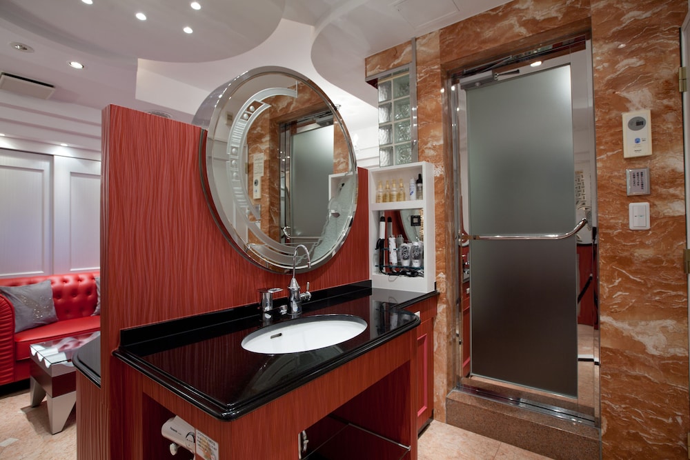 デラックス ルーム クイーンベッド 1 台 ドライサウナ バスルームのシンク1 | ホテル & スパ J-MEX - アダルト オンリー