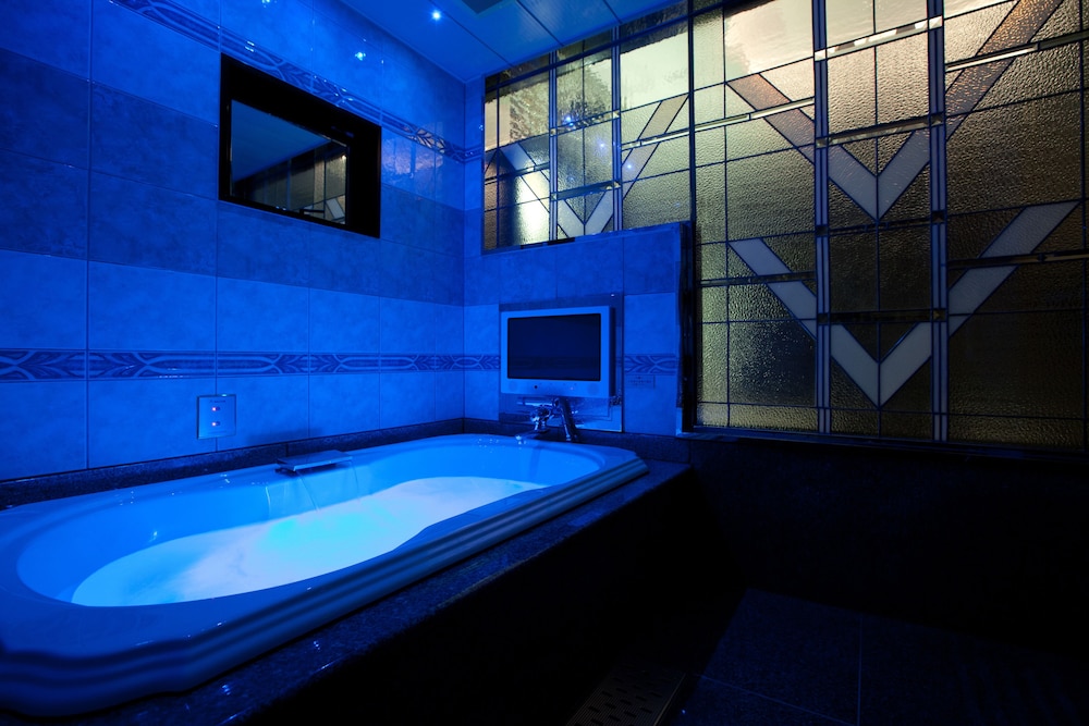 デラックス ルーム クイーンベッド 1 台 ドライサウナ ジェットバス1 | ホテル & スパ J-MEX - アダルト オンリー