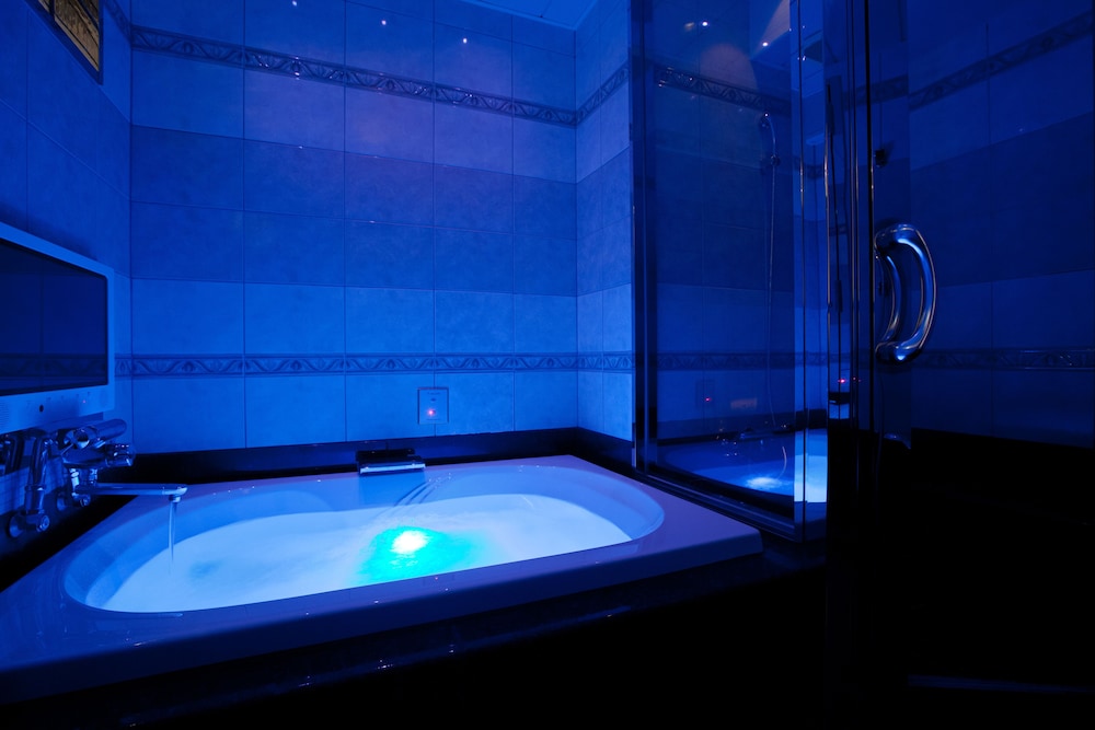 スタンダード ルーム クイーンベッド 1 台 ミストサウナ 深めの浴槽0 | ホテル & スパ J-MEX - アダルト オンリー