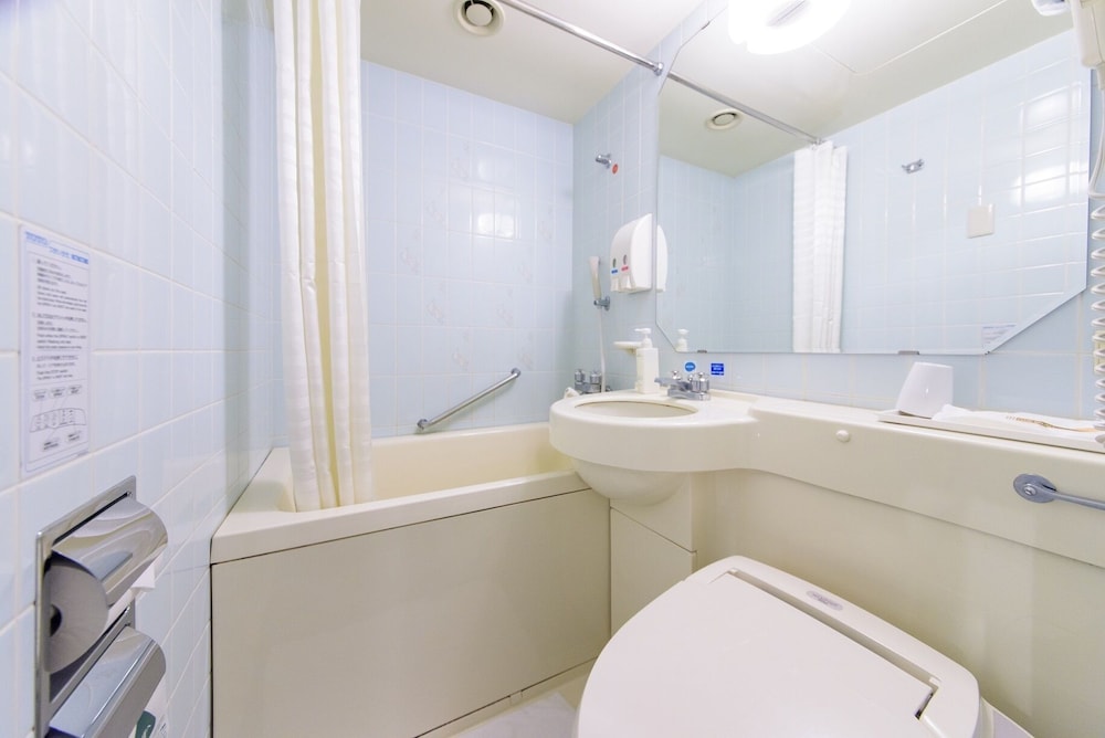 スタンダード ダブルルーム ダブルベッド 1 台 喫煙可 バスルーム2 | スマイルホテル那覇シティリゾート