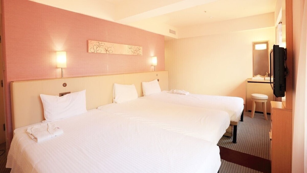 ハリウッドファミリールーム バスルーム2つ付き、ベッド3台 | スマイルホテル那覇シティリゾート