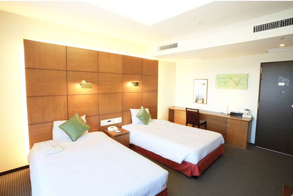 デラックスツインルーム (最上階、バス・トイレ別) セミダブルベッド2台 禁煙 | スマイルホテル那覇シティリゾート