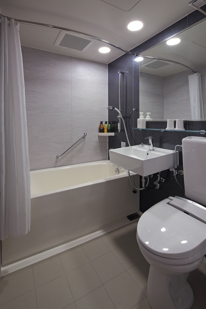 コーナーダブル 禁煙 バスルーム1 | ココチホテル沼津