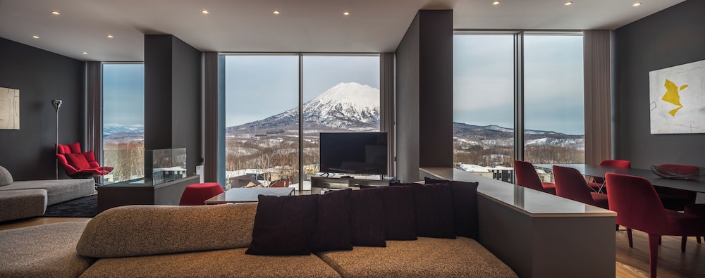 4ベッドルーム 羊蹄パノラマ ペントハウス レジデンス 部屋からの景観2 | テラッツェ・ニセコ