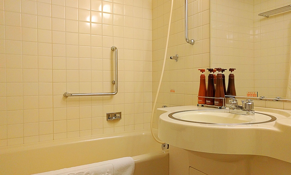 スタンダードツインルーム禁煙 2名様ご利用 バスルーム2 | ホテルニューオータニ長岡