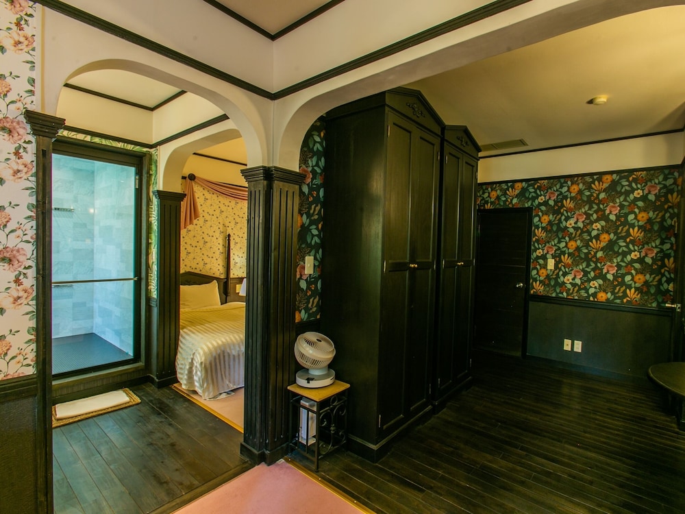 エグゼクティブ スイート ダブルベッド 2 台 禁煙 リビング エリア1 | レストラン＆ホテル トロイメライ