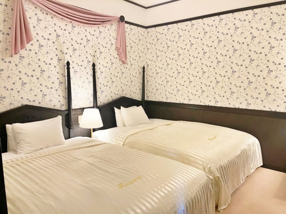 エグゼクティブ スイート ダブルベッド 2 台 禁煙 客室3 | レストラン＆ホテル トロイメライ