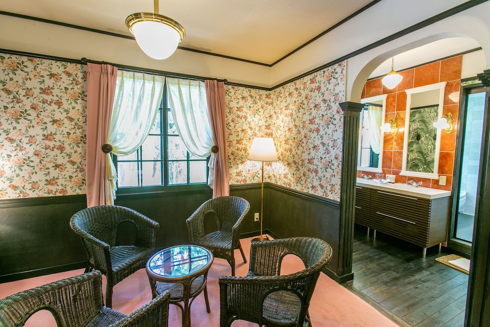 エグゼクティブ スイート ダブルベッド 2 台 禁煙 | レストラン＆ホテル トロイメライ